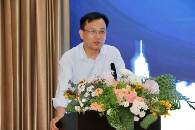 秦皇岛日报社副社长马力,秦皇岛市消费者权益保护委员会秘书长刘洪亮