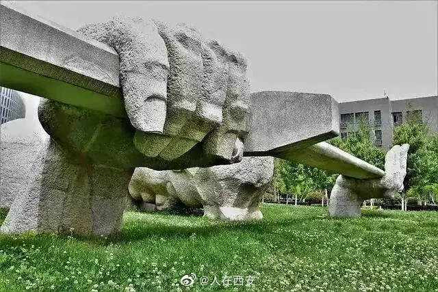 这所学校里,伫立着一位国防“铸剑人”