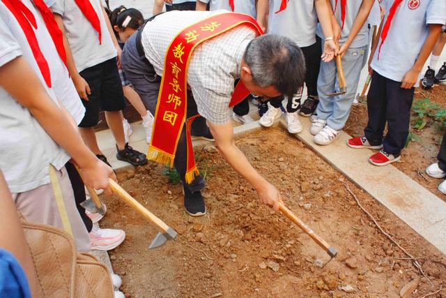 “让孩子们拥有幸福生活的能力”江苏各地中小学的劳动课“热火朝天”进行时休闲区蓝鸢梦想 - Www.slyday.coM “让孩子们拥有幸福生活的能力”江苏各地中小学的劳动课“热火朝天”进行时休闲区蓝鸢梦想 - Www.slyday.coM