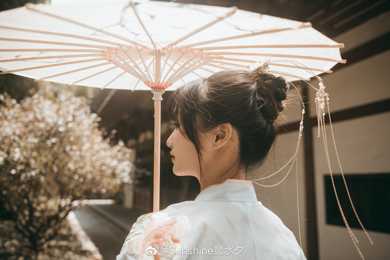 我撑着油纸伞,打江南走过,沉浸在被时光打亮的角落里……_高清图集