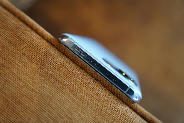 小米11双扬声器出现问题?客服回应为了提升音质故意这么设计