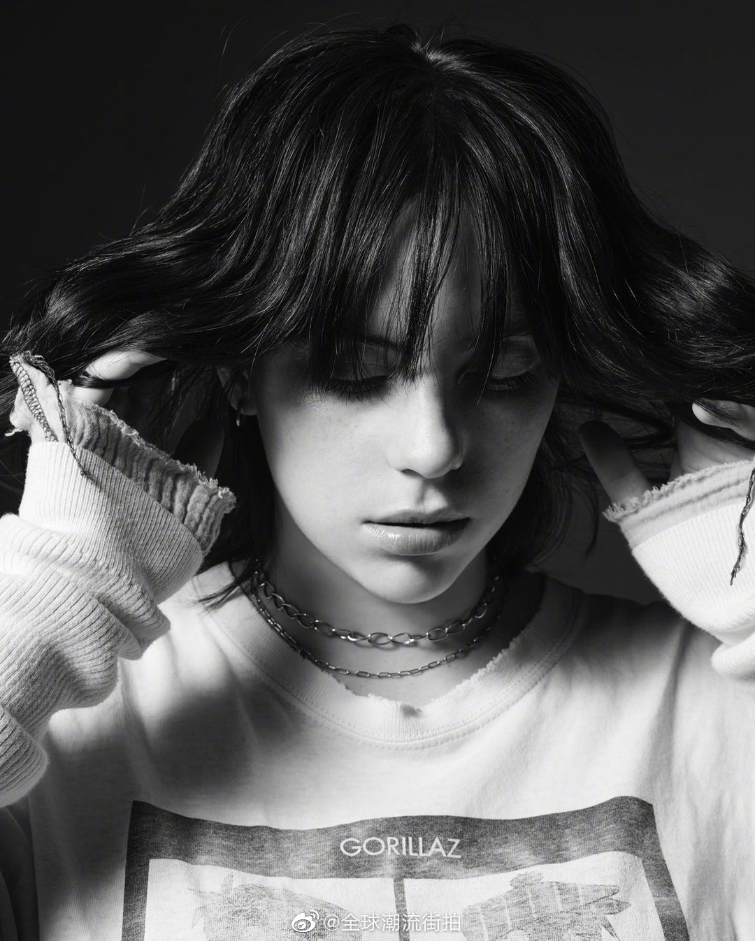 碧梨billie eilish《v》杂志春季新刊封面大片释出……__财经头条