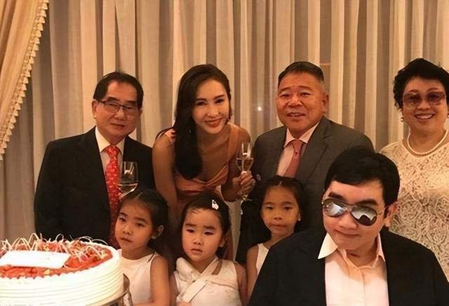 黎姿女装_黎姿女装是几线品牌-第2张图片-潮百科