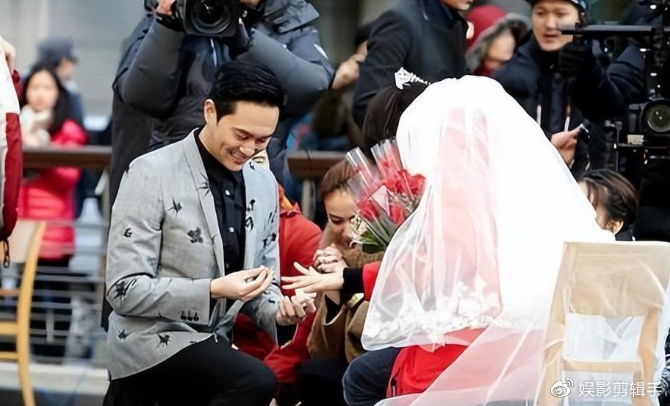 张智霖在《披荆斩棘》舞台上，告白袁咏仪，补办婚礼圆梦休闲区蓝鸢梦想 - Www.slyday.coM