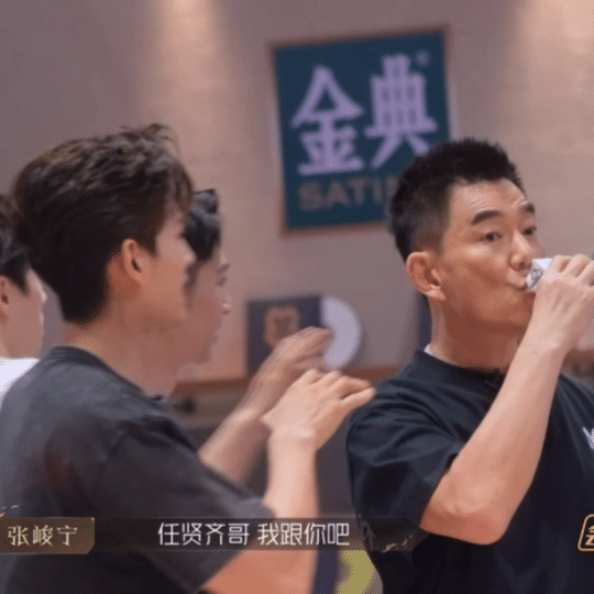 芒果头条丨你永远可以相信小齐哥休闲区蓝鸢梦想 - Www.slyday.coM