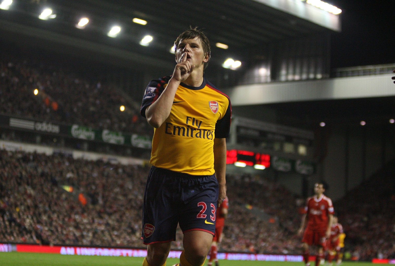 2009年的今天,阿尔沙文面对利物浦大杀四方,上演大四喜!