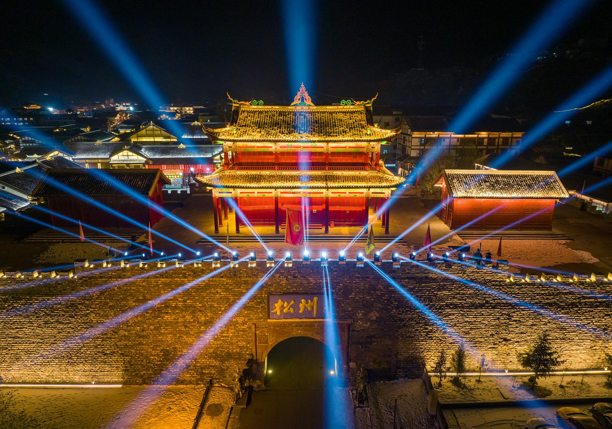 御3无人机与尼康z9齐上阵!流光溢彩的松潘古城……__财经头条