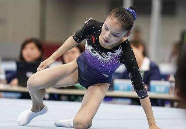 母亲卖房父亲车祸,挤30平米房走投无路|刘菲|世界冠军|退役_新浪新闻