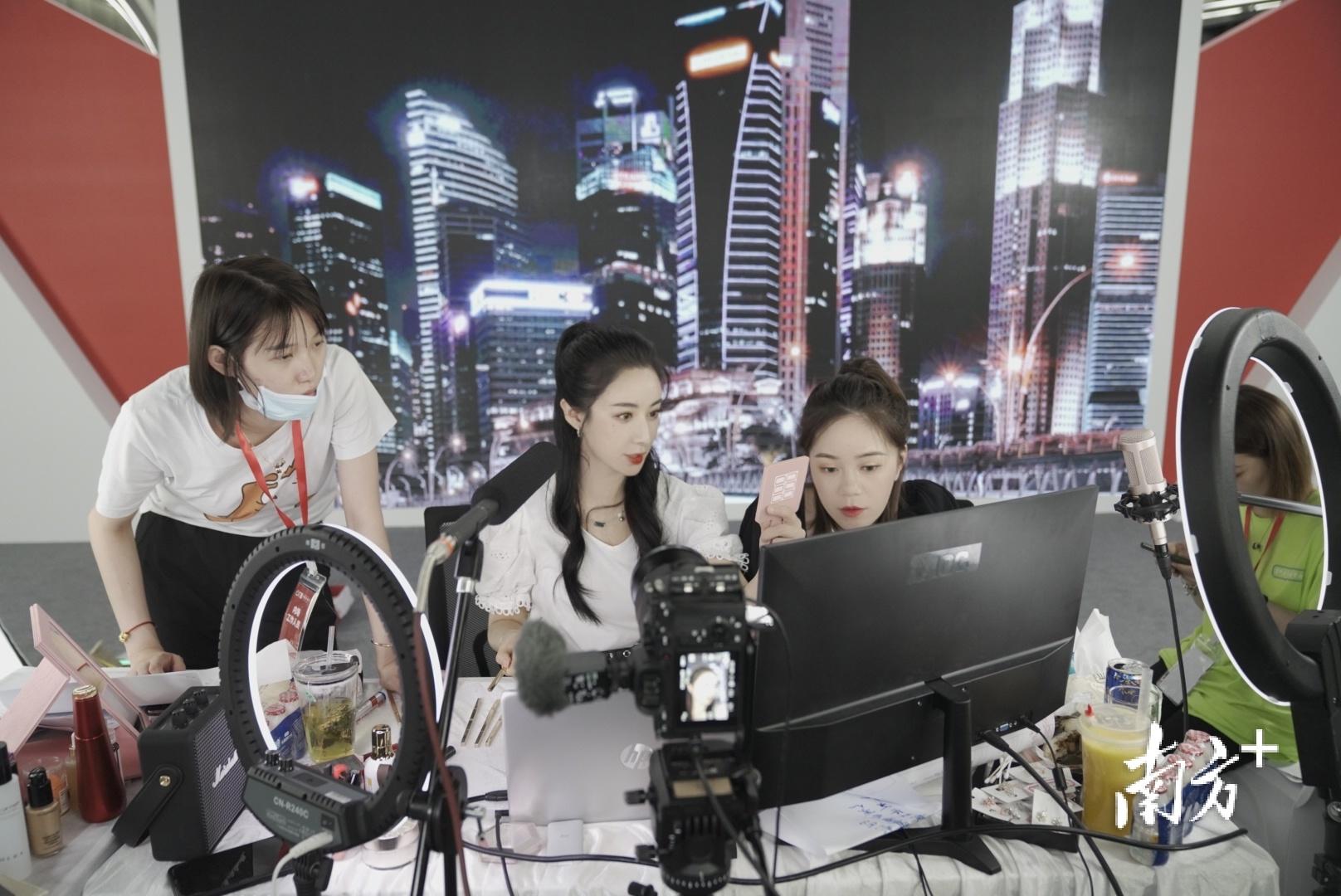 密集曝光了一批涉税违法案件,尤其是明星艺人,网络主播的偷逃税案件