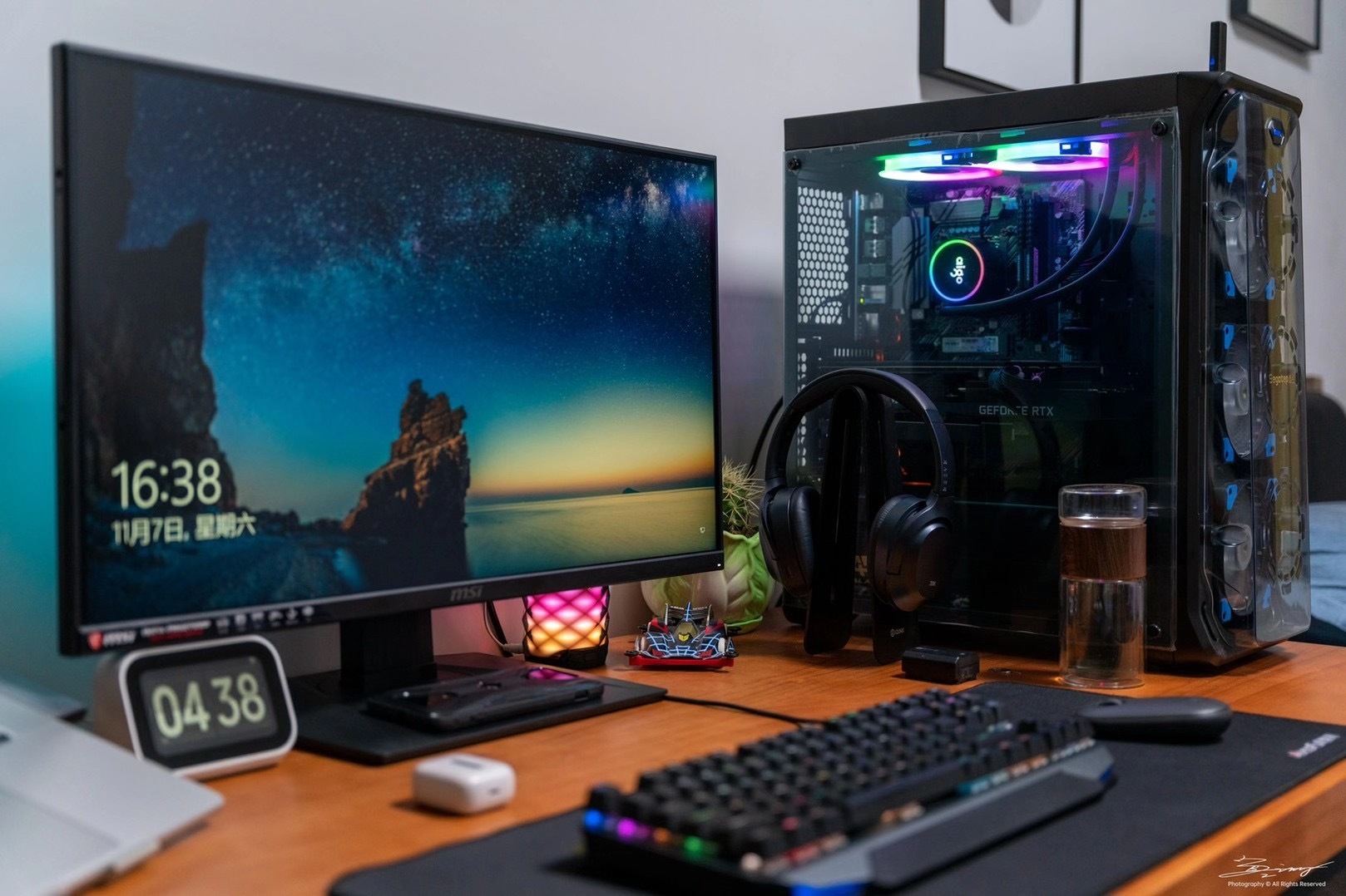 耳机摆放不明显,旁边还有老年保温杯,失败!