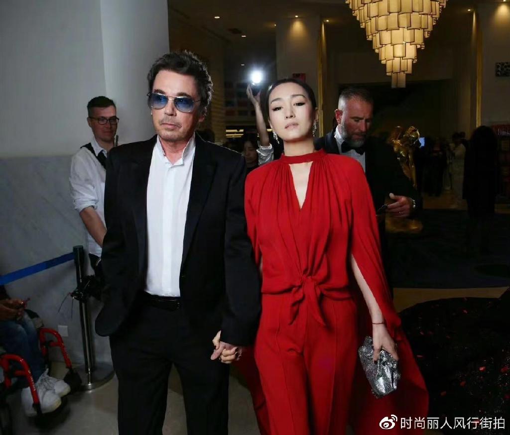 中国明星齐亮相惊艳戛纳!钟楚曦的旗袍造型火了,巩俐穿红衣太美__财经头条