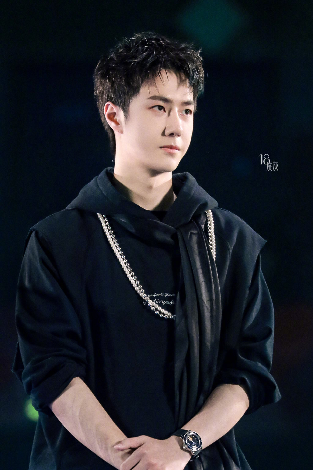 王一博今日活动饭拍 好想捏一捏耶啵的小奶膘,手感一定很好