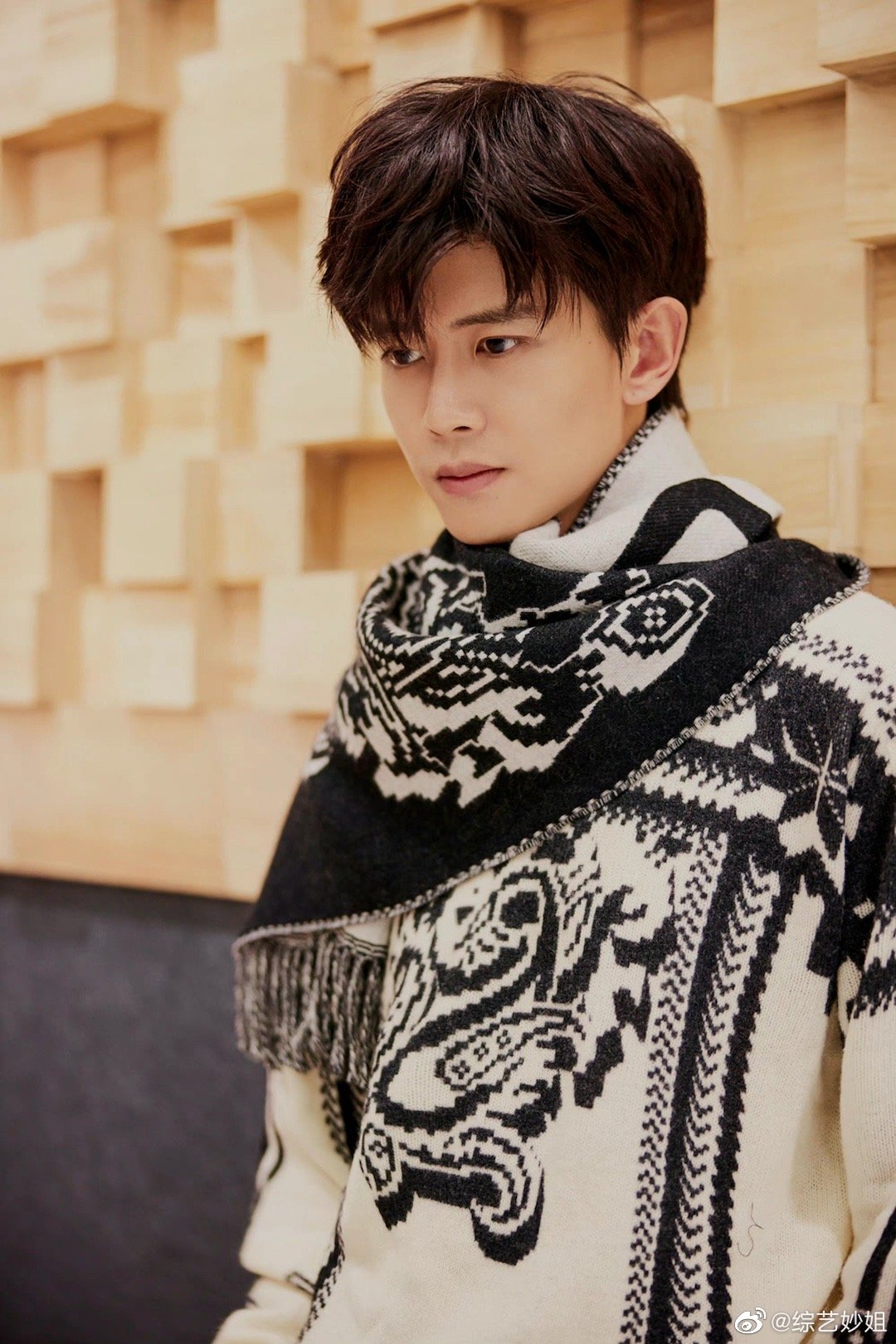 任嘉伦《暮色心约》单人海报来啦!