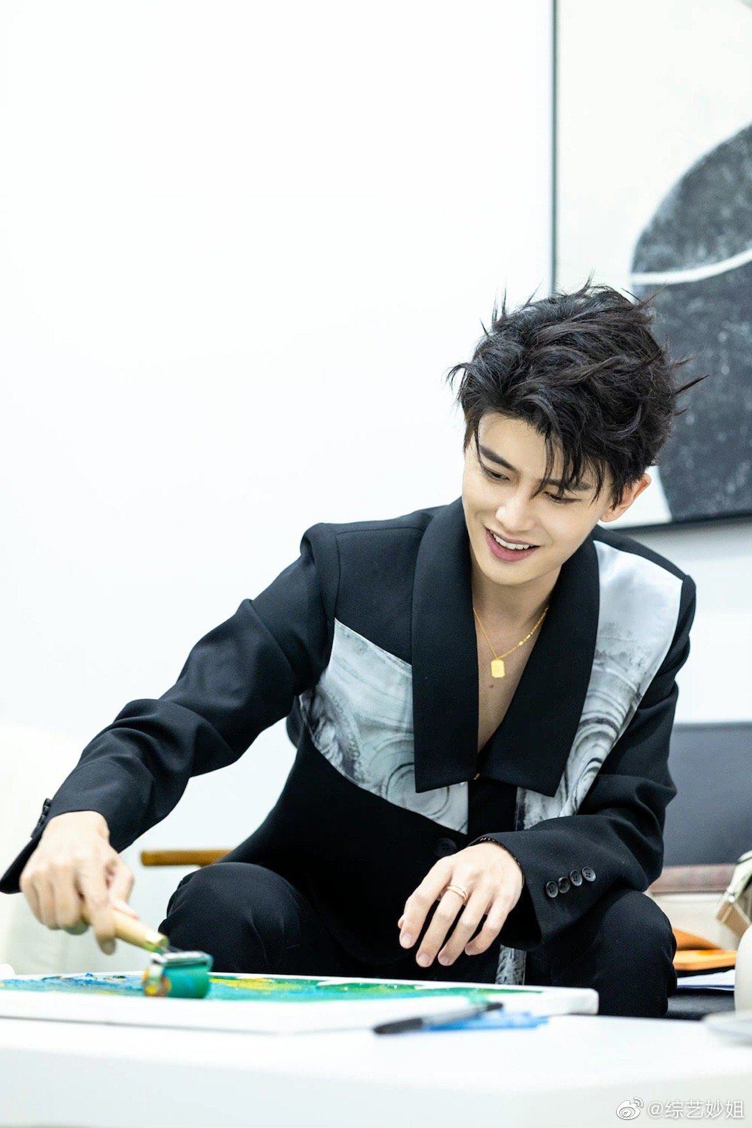 任嘉伦《暮色心约》单人海报来啦!