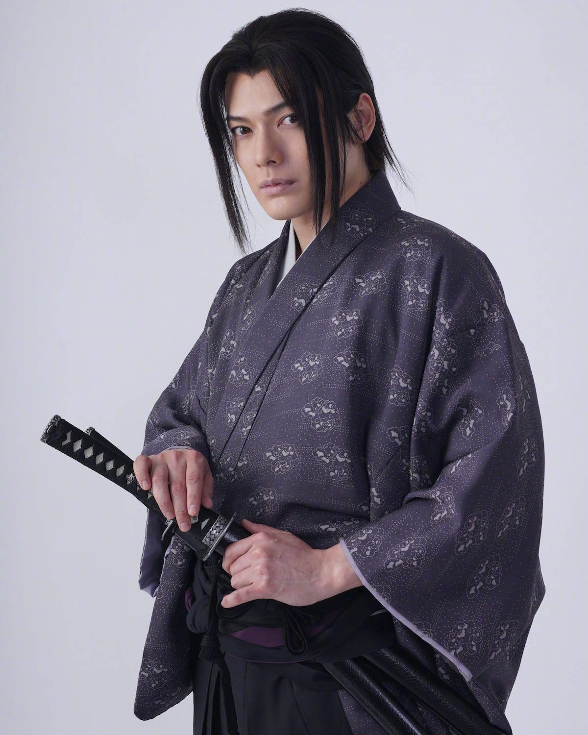 土方岁三 役:崎山翼 672/ 9女性向游戏「薄樱鬼」真人日剧化决定!