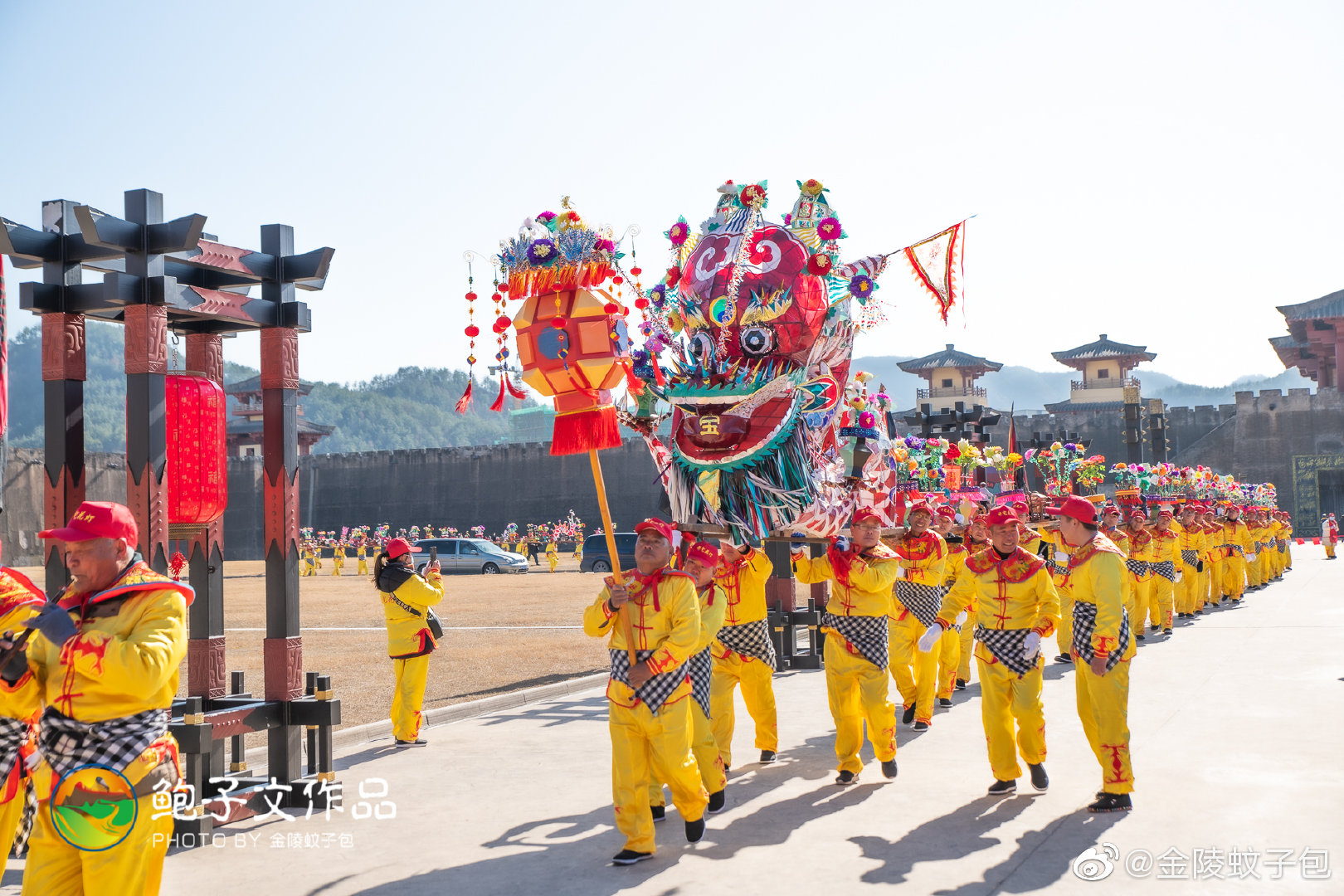 东阳许宅板凳龙,登录横店影视城,百米长龙舞出浙江人的风采