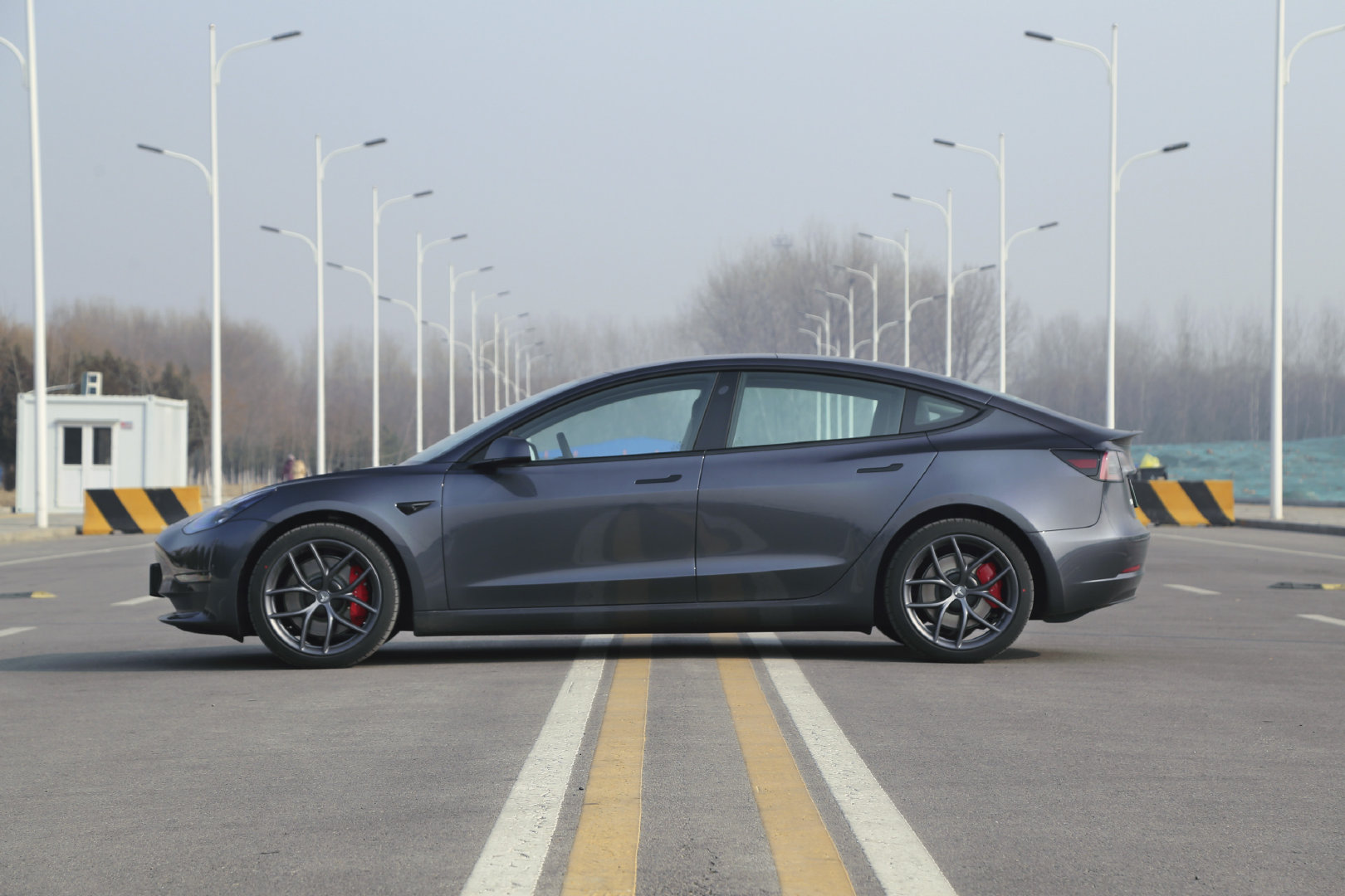 加速3秒3,仅售34万,特斯拉Model 3高性能版这回够顶的