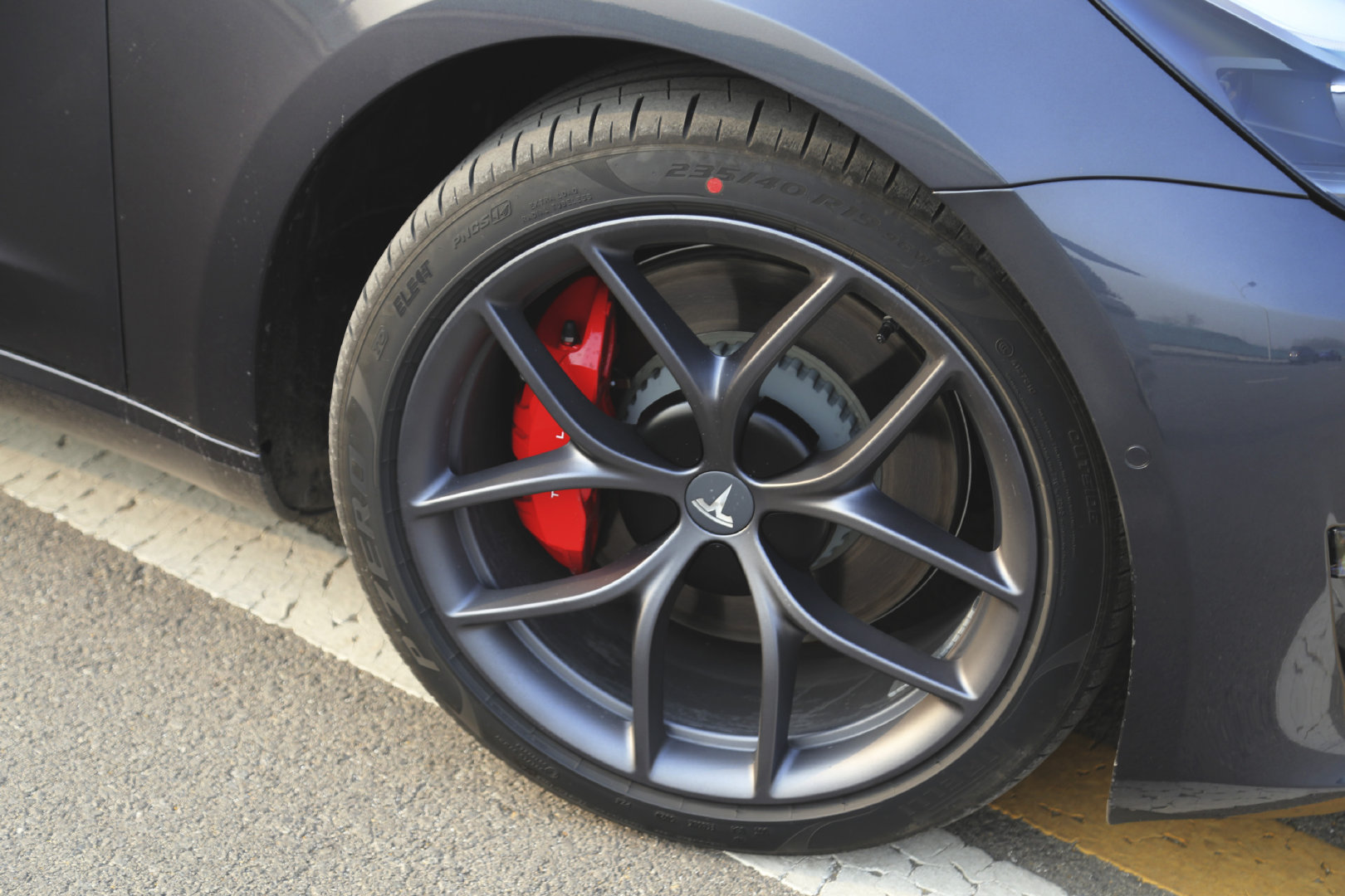 加速3秒3仅售34万特斯拉model3高性能版这回够顶的