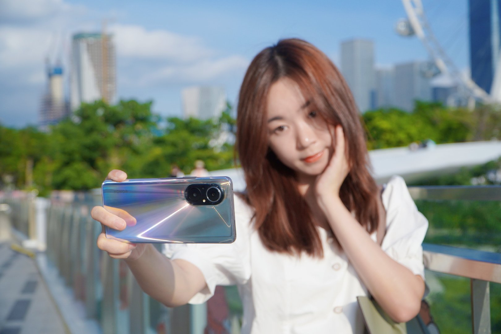 荣耀50se体验边框超窄颜值超高的直屏手机