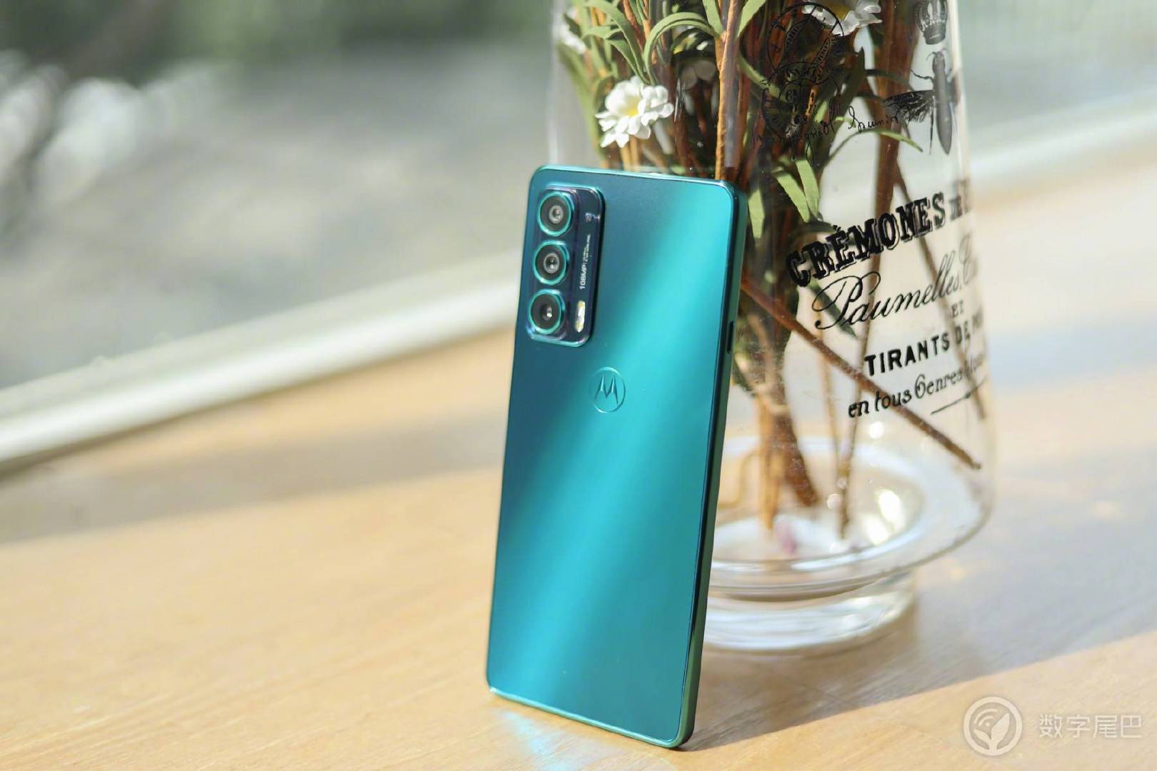 motorolaedge轻奢版最轻薄的5g智能手机