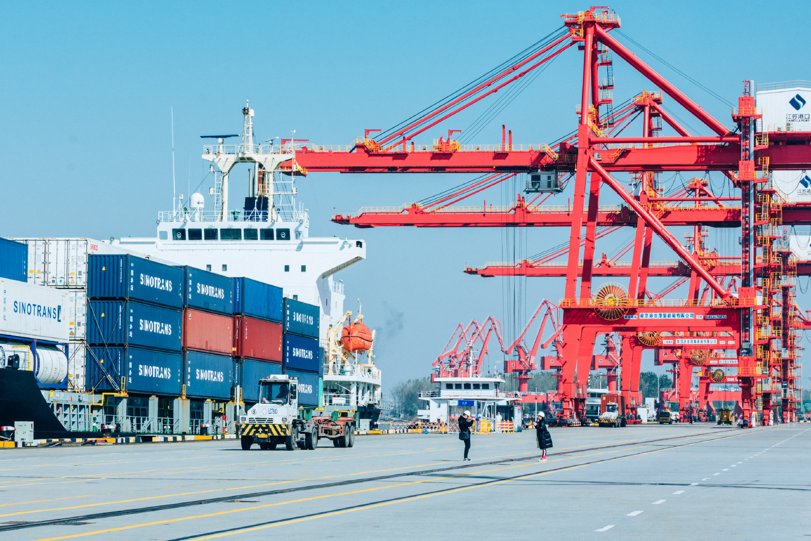 港口颜值担当,长江上首个引铁路入港的港口