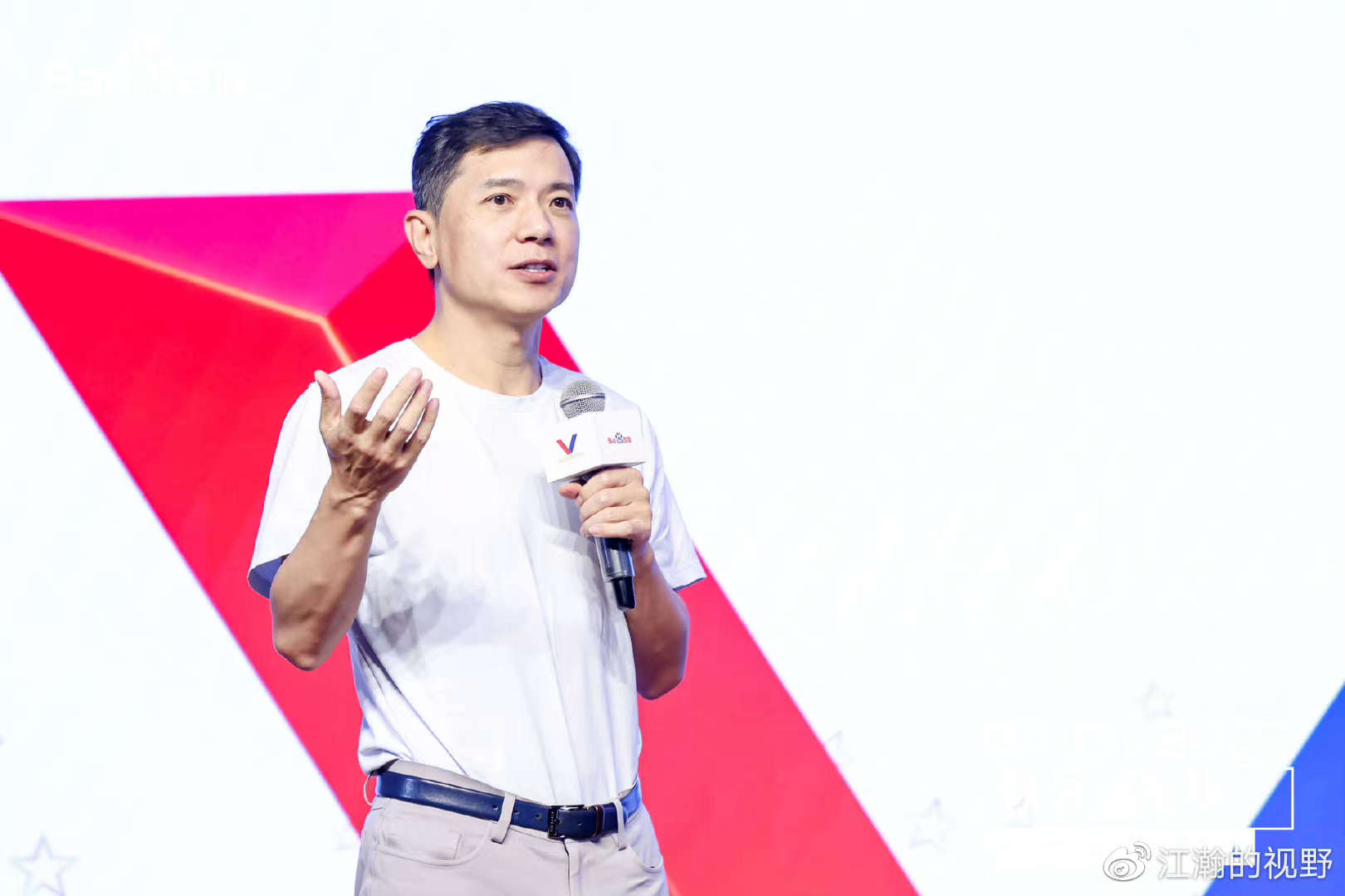 李彦宏给技术员工发2000万奖金，连续12年激励创新突破|百度|十二年|创始人|百度公司|潮汐_新浪新闻