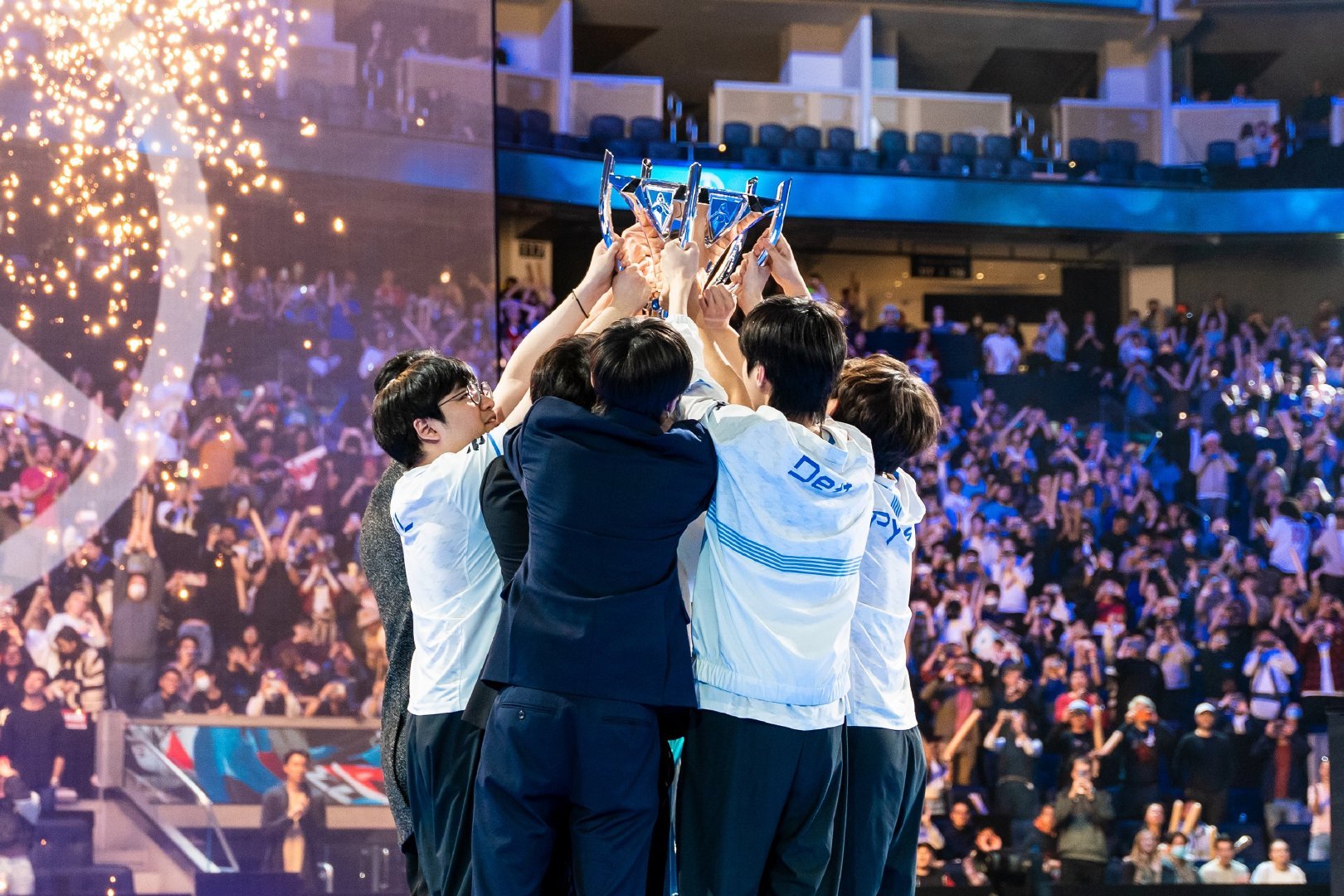 drx发布夺冠现场返图