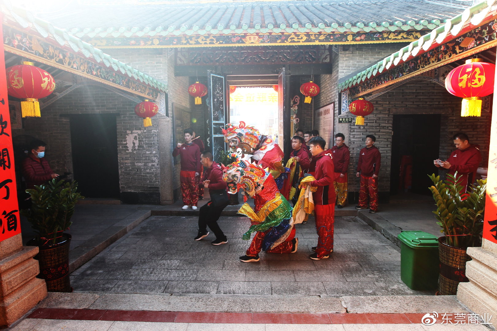 参加宗亲联谊会举行的客家人传统