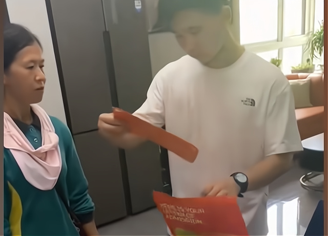 男生收到2.7公斤的录取通知书,网友评论,酸味十足休闲区蓝鸢梦想 - Www.slyday.coM 男生收到2.7公斤的录取通知书,网友评论,酸味十足休闲区蓝鸢梦想 - Www.slyday.coM