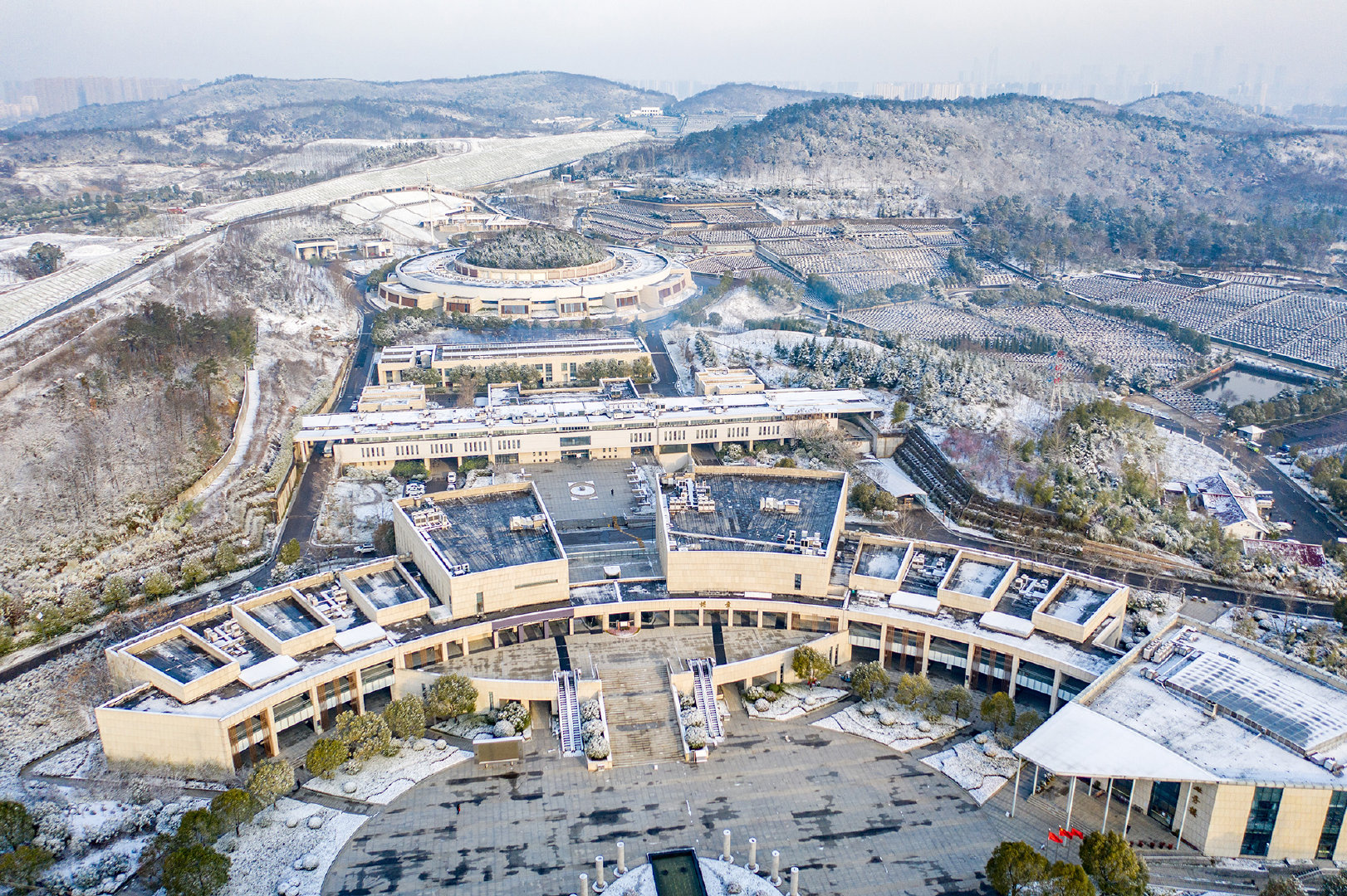 南京西天寺陵园,今年暂停现场祭扫了._高清图集_新浪网