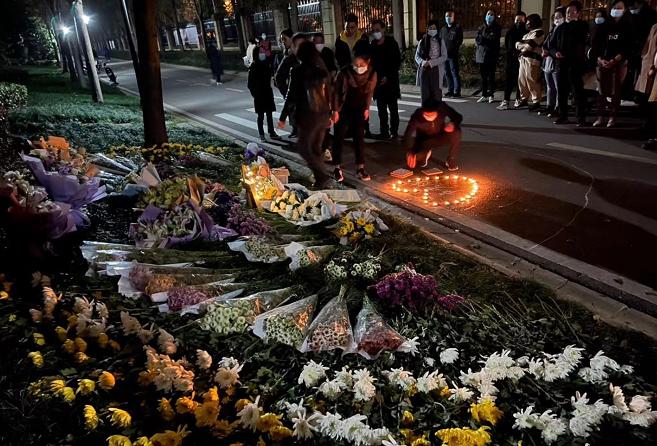 湖北35岁女子跳楼去世 事发前一天曾与小区“遛狗不牵绳”业主发生纷争 称“拿命控告”休闲区蓝鸢梦想 - Www.slyday.coM