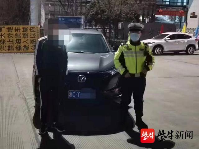 刚过科目一,胆大男子就开车上了高速休闲区蓝鸢梦想 - Www.slyday.coM 刚过科目一,胆大男子就开车上了高速休闲区蓝鸢梦想 - Www.slyday.coM