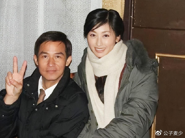 63岁港星李子雄确诊新冠!独自在房过生日,4岁儿子暖心送餐