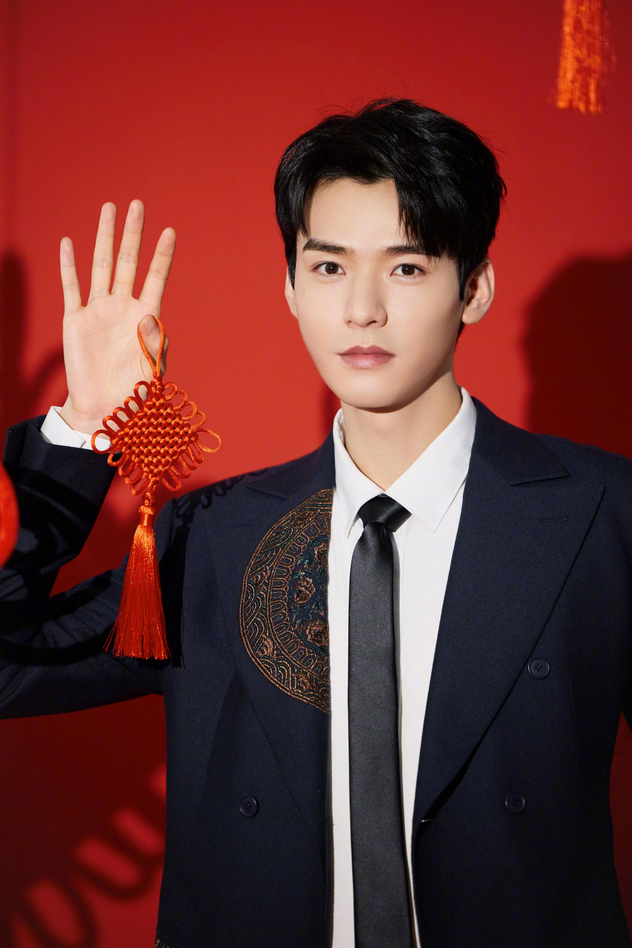 龚俊百花迎春晚会造型 龚俊今晚即将亮相百花迎春晚会演唱歌曲