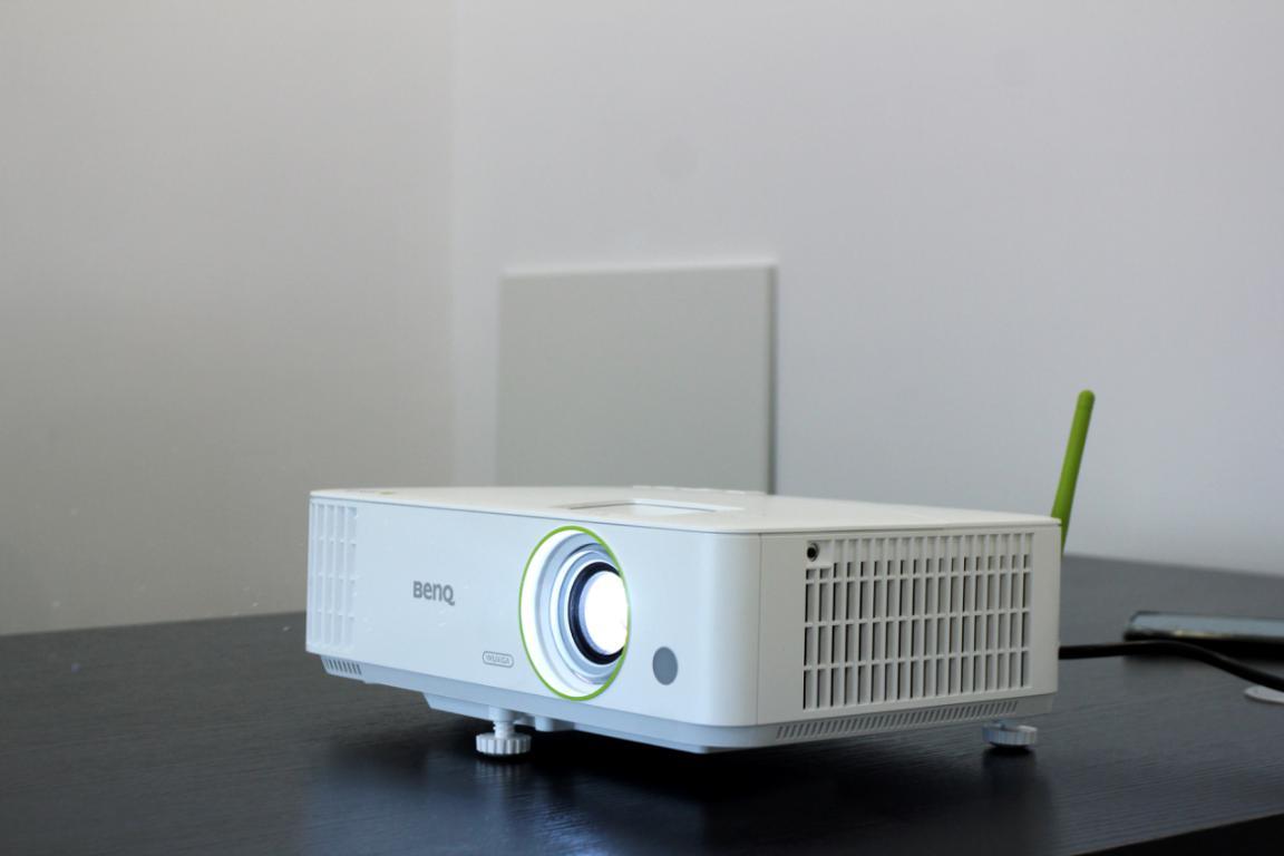 高规格高品质商务用户的选择明基e592智能商务投影仪评测