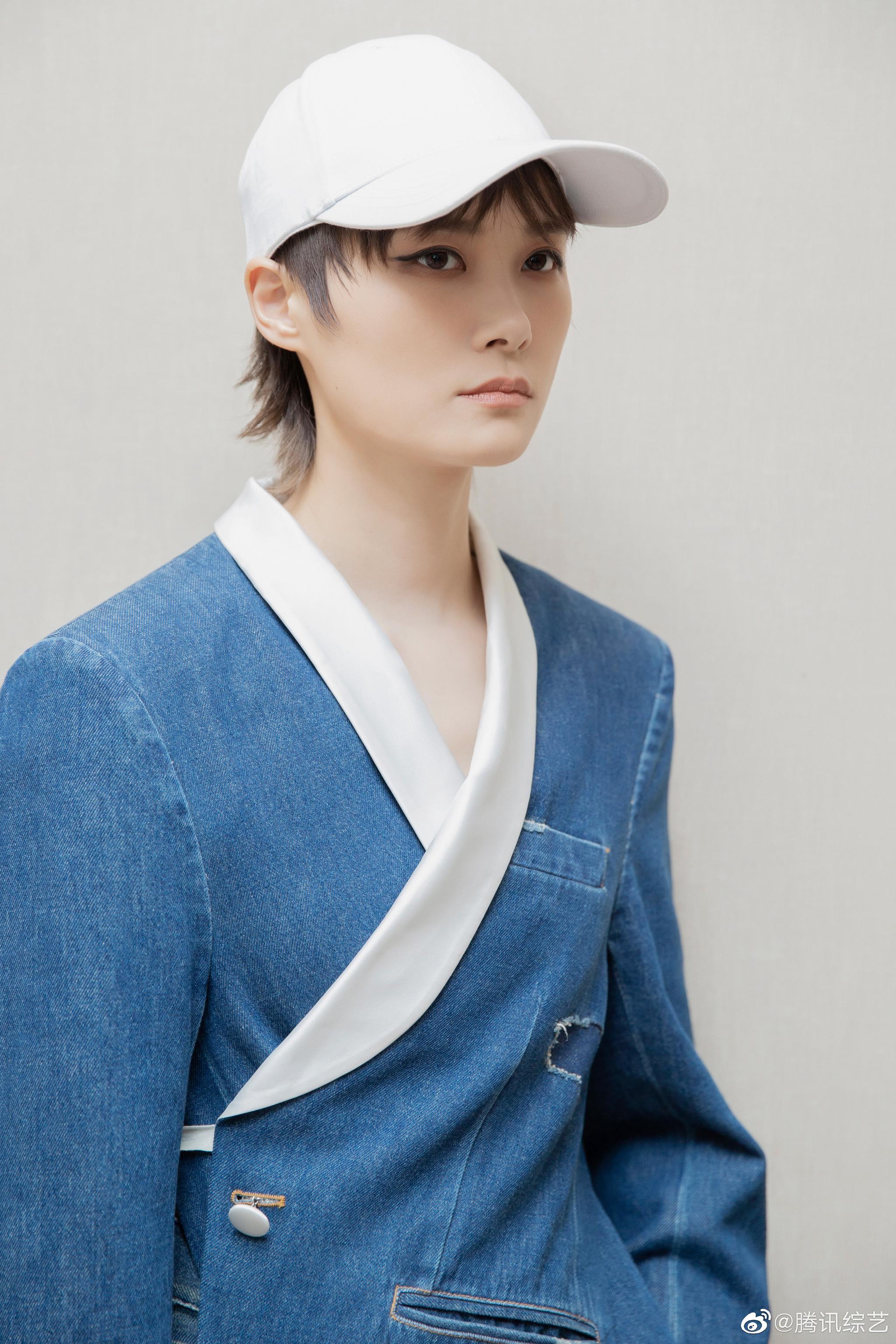 李宇春 总决赛即将与华晨宇共同演唱自己的原创作品《西门少年》