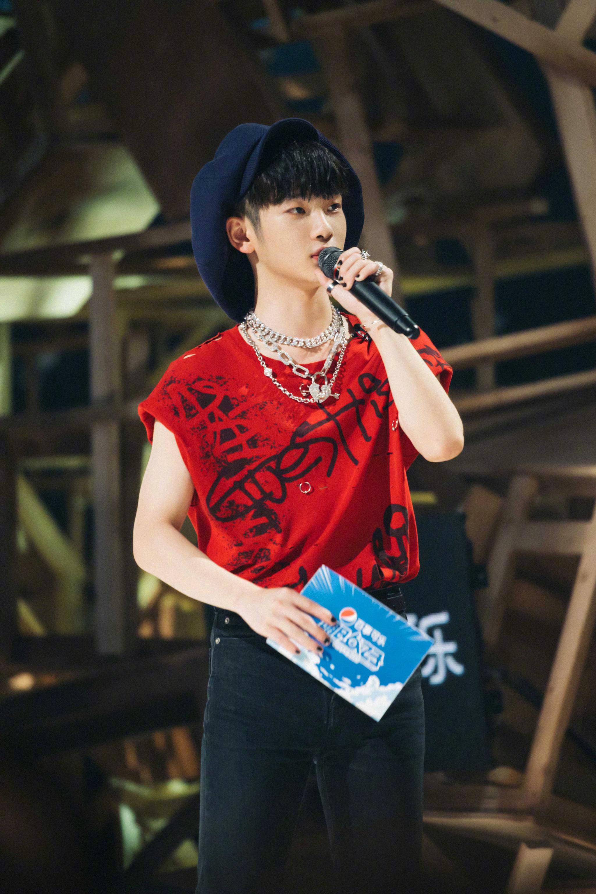 周震南今日《明日之子》节目录制造型公开……|周震