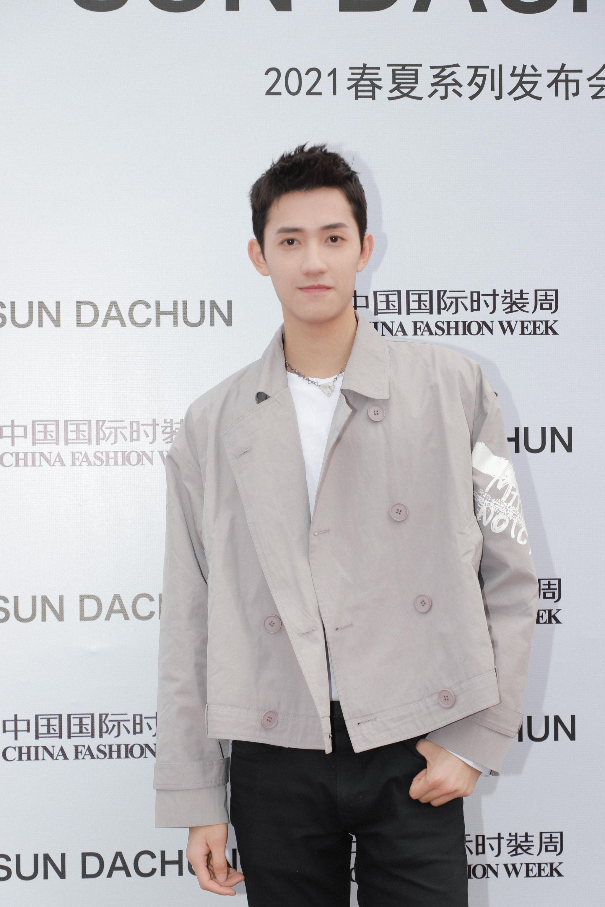 受邀出席中国国际时装周sundachun ss21|阳兵卓|中国国际时装周_新浪