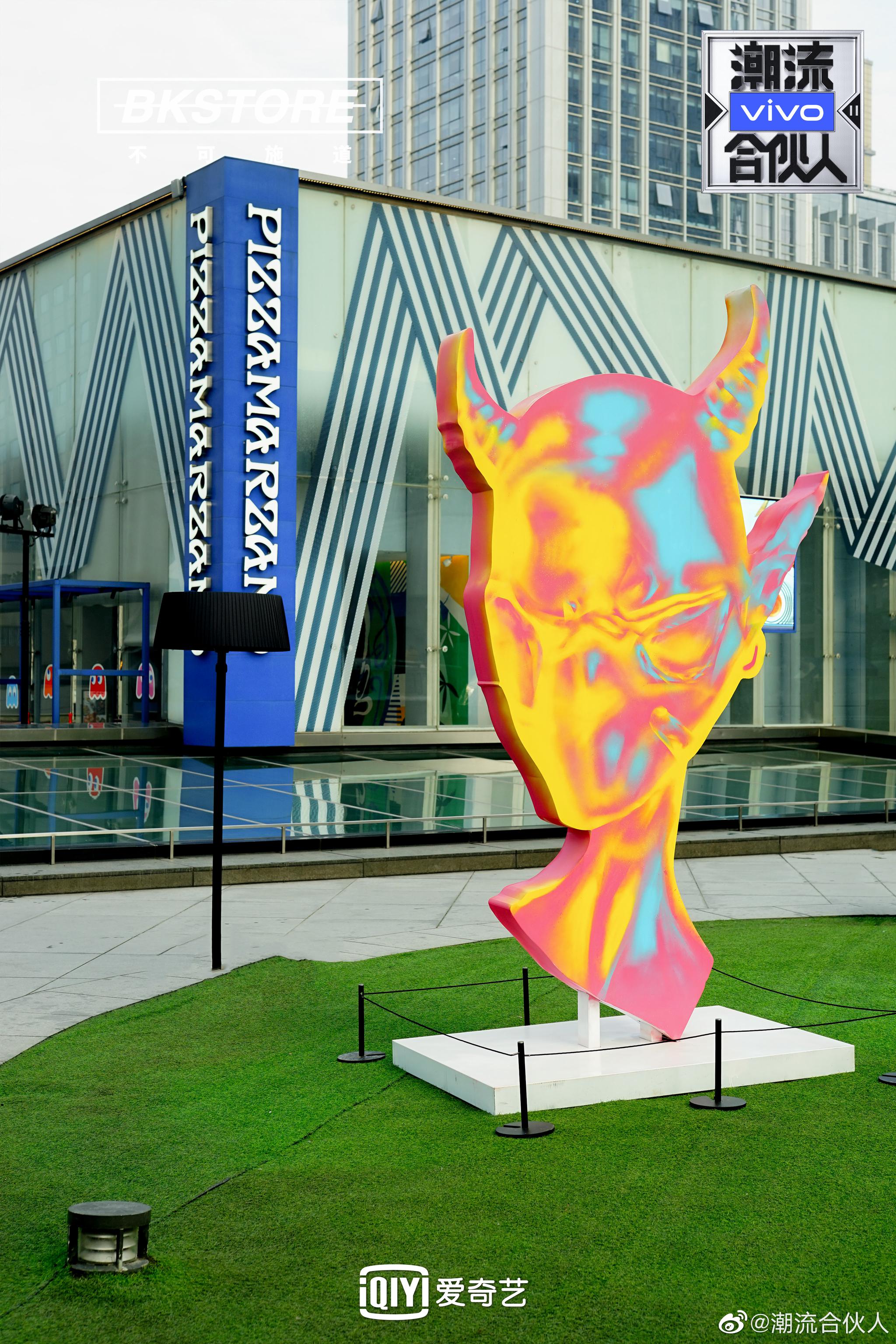 又添新成员!潮流艺术装置正式落地成都 时尚潮流碰撞