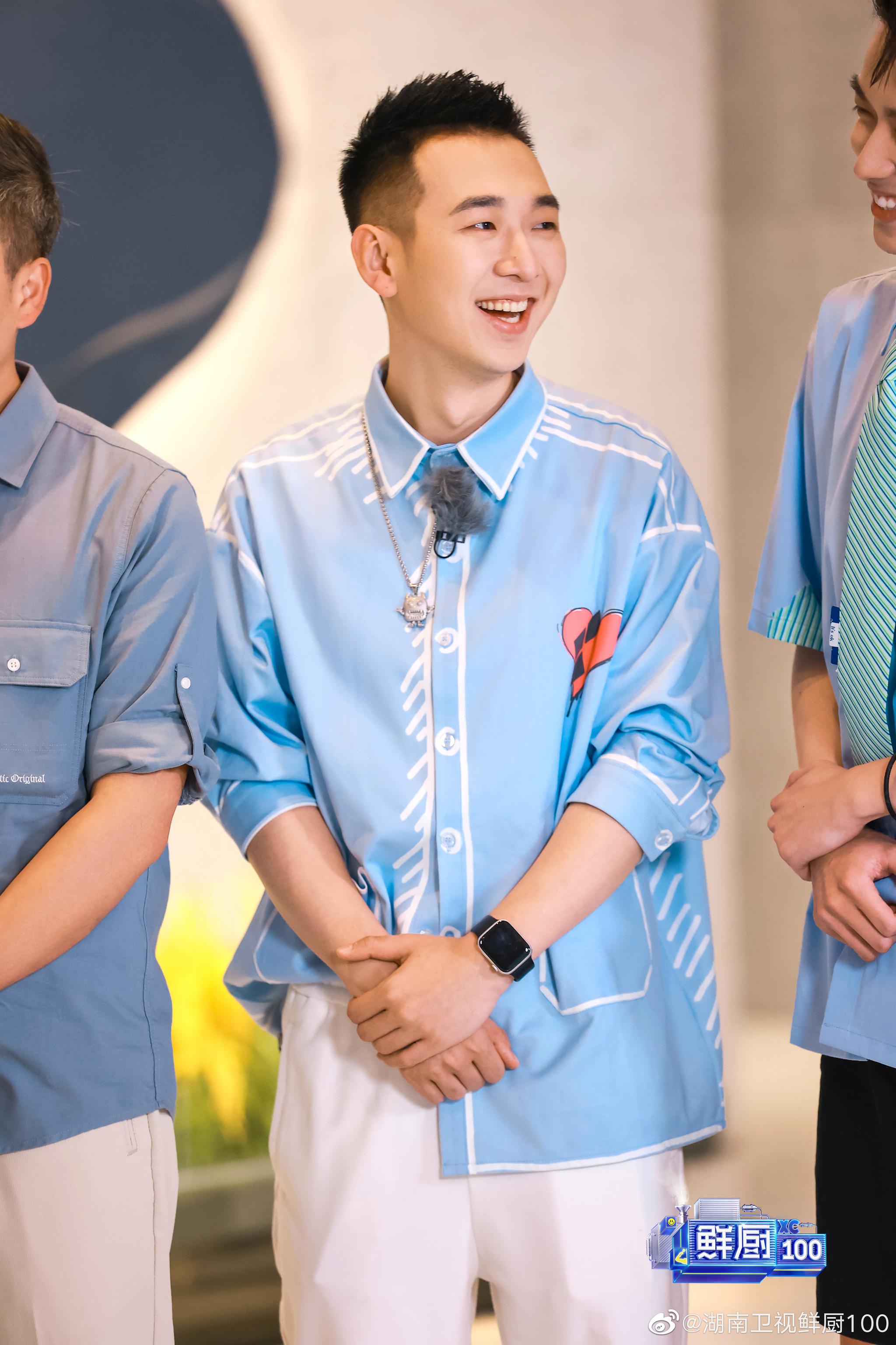 稳重从容的@张景轩solomon 今晚十点《鲜厨100》见_高清图集_新浪网