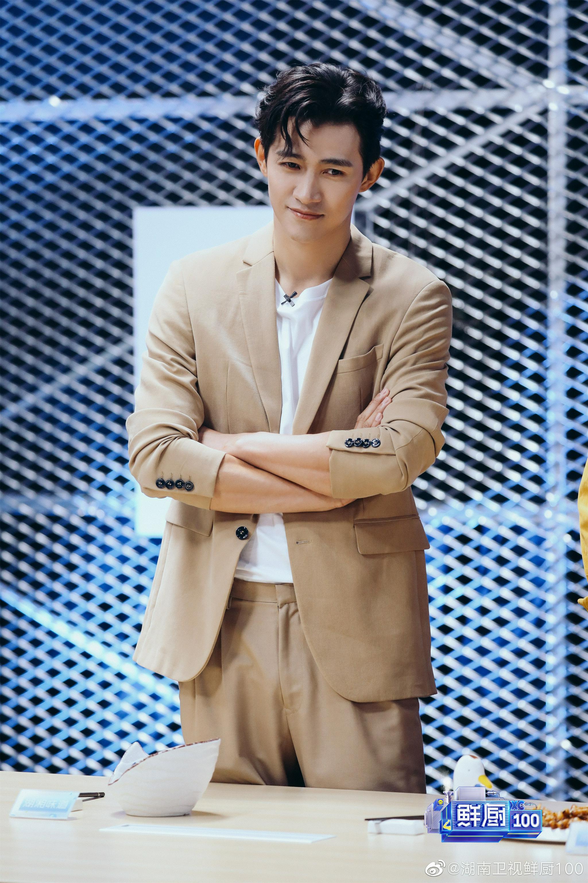 欢迎@李子峰lee 回归!今晚十点《鲜厨100》见_高清图集_新浪网