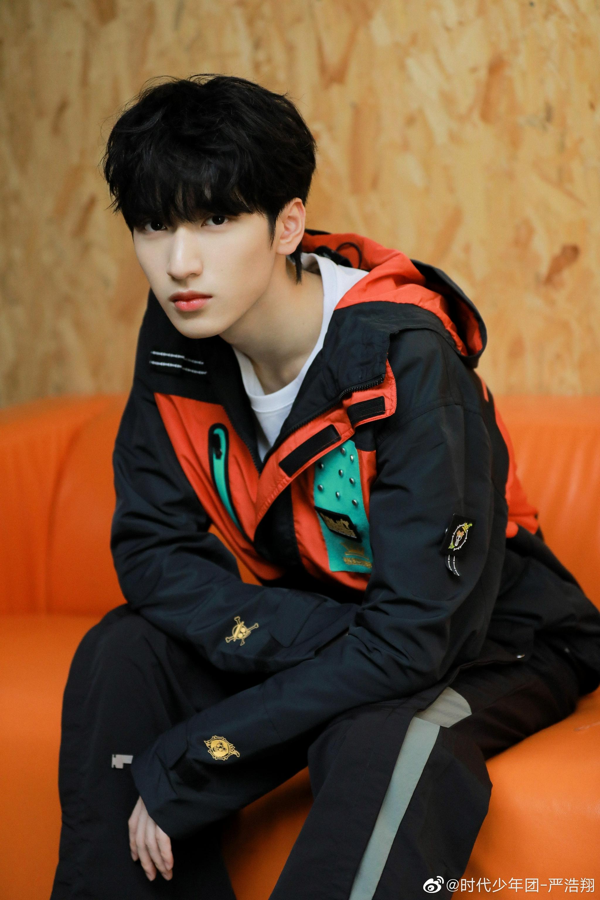 严浩翔发照片啦!_高清图集_新浪网