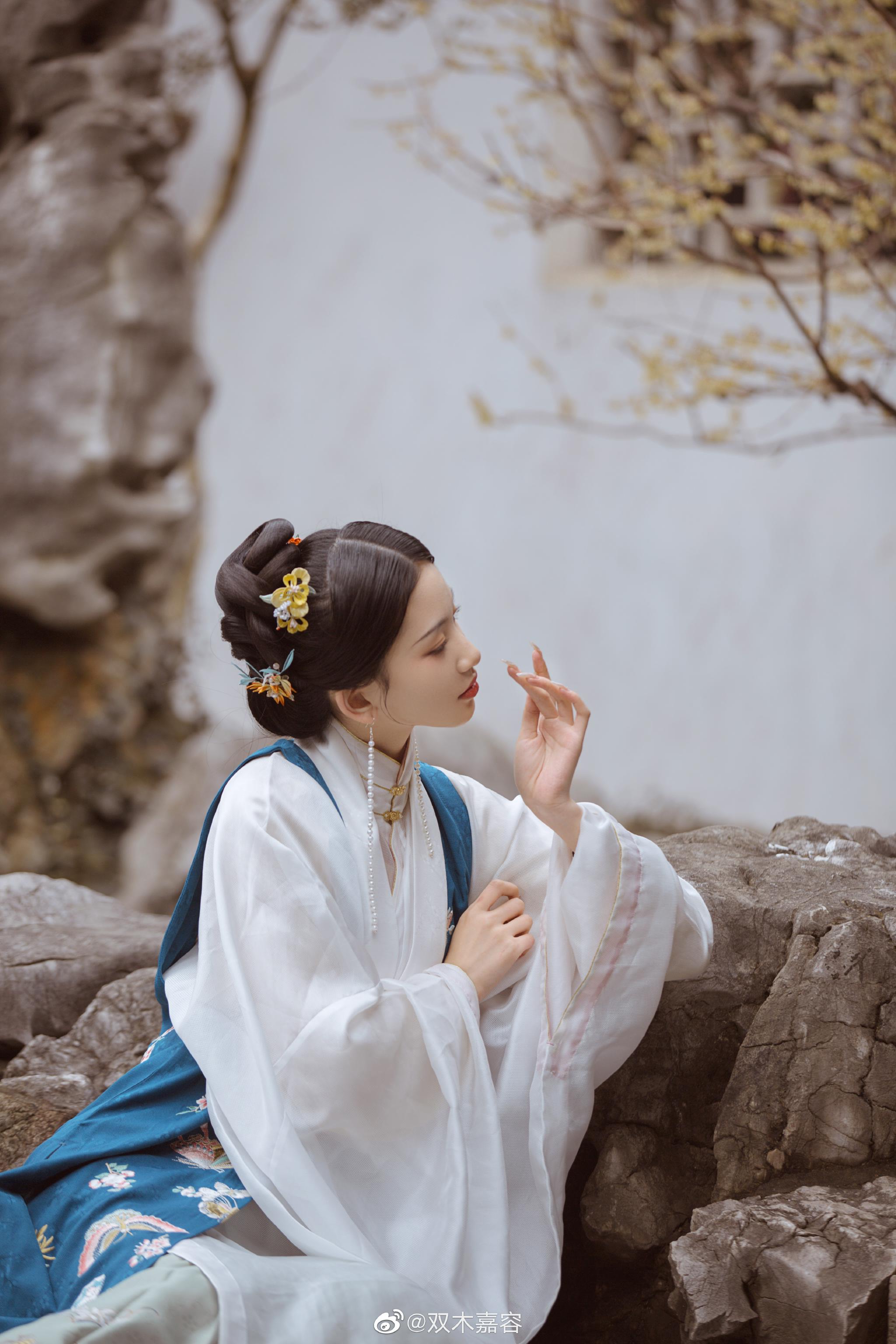 落梅庭榭香腊梅人像get