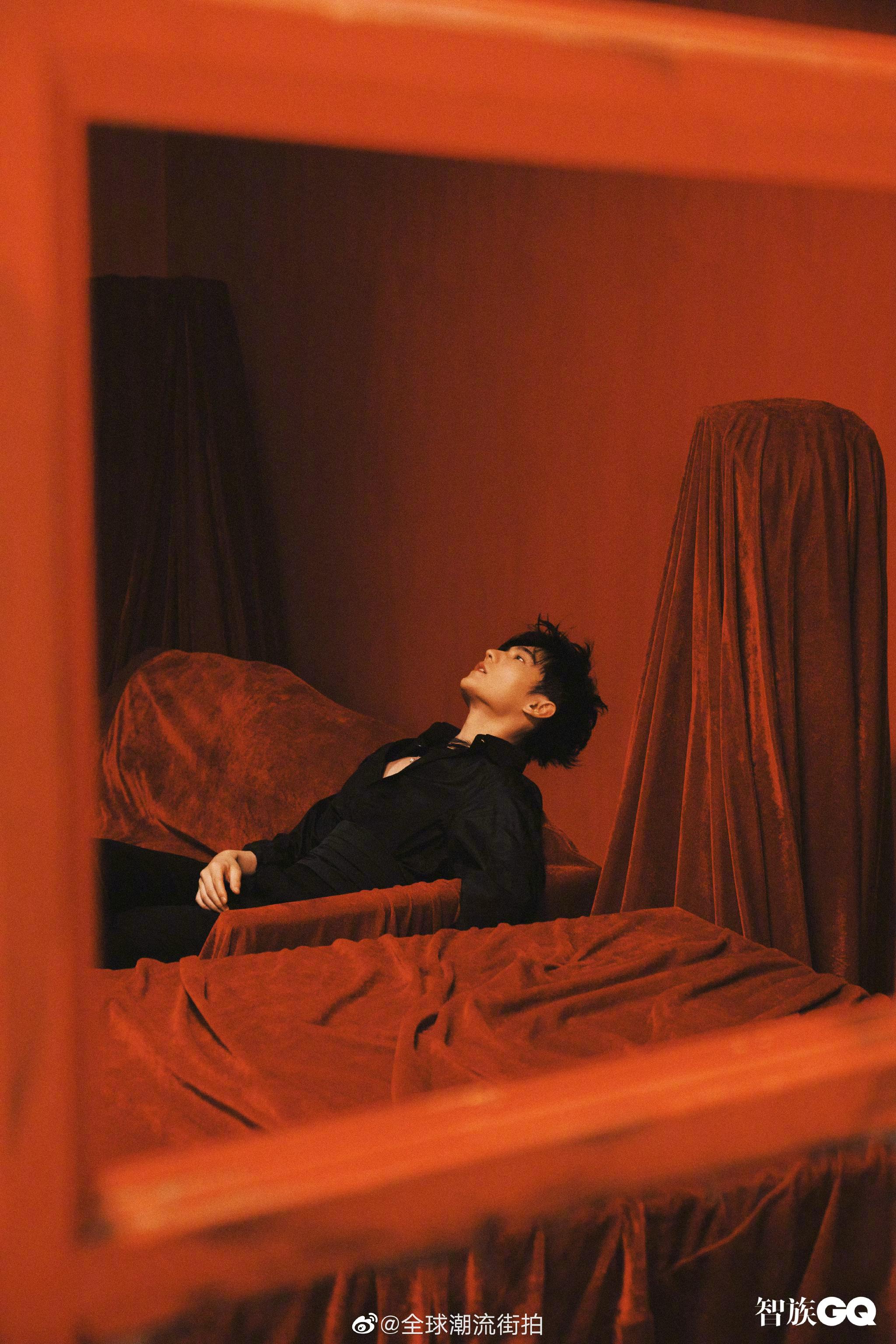 杨洋智族gq5月刊封面大片释出