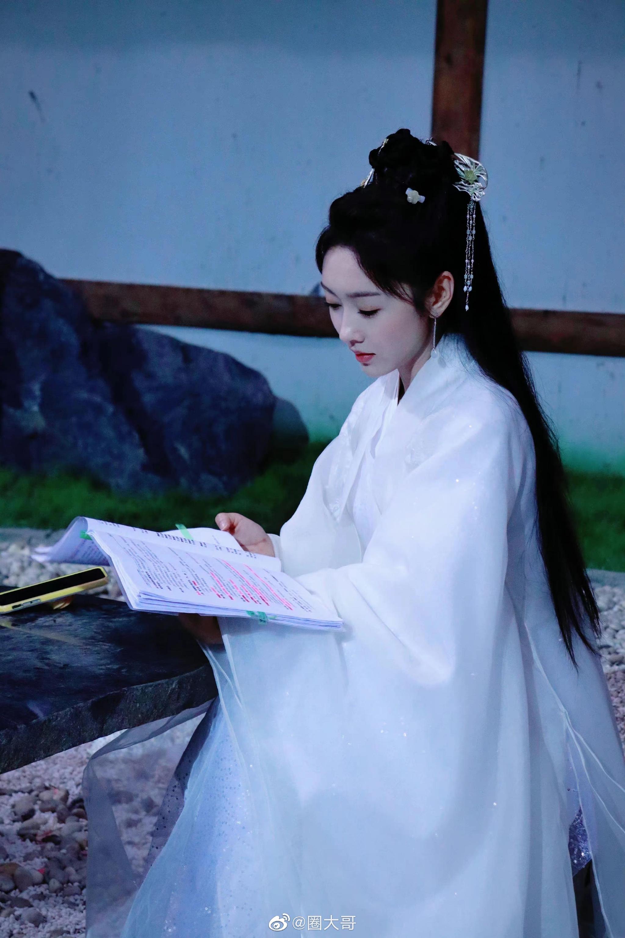 电视剧官宣杀青演员宣璐发文晒杀青照告别容疏狂