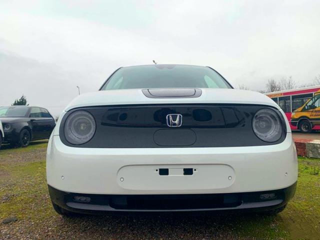 本田史上最萌小车全新hondae实车配5块大屏四轮独悬