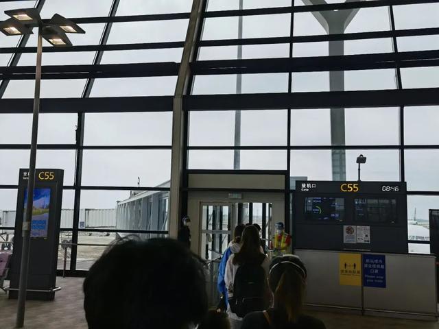 毕业季和暑期临近，大学生如何离校离沪？上海多所高校发布方案休闲区蓝鸢梦想 - Www.slyday.coM