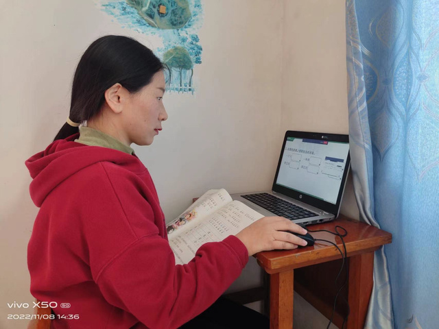 在线上教学期间,李楠楠老师除了每天兢兢业业地完成自己班级的教学