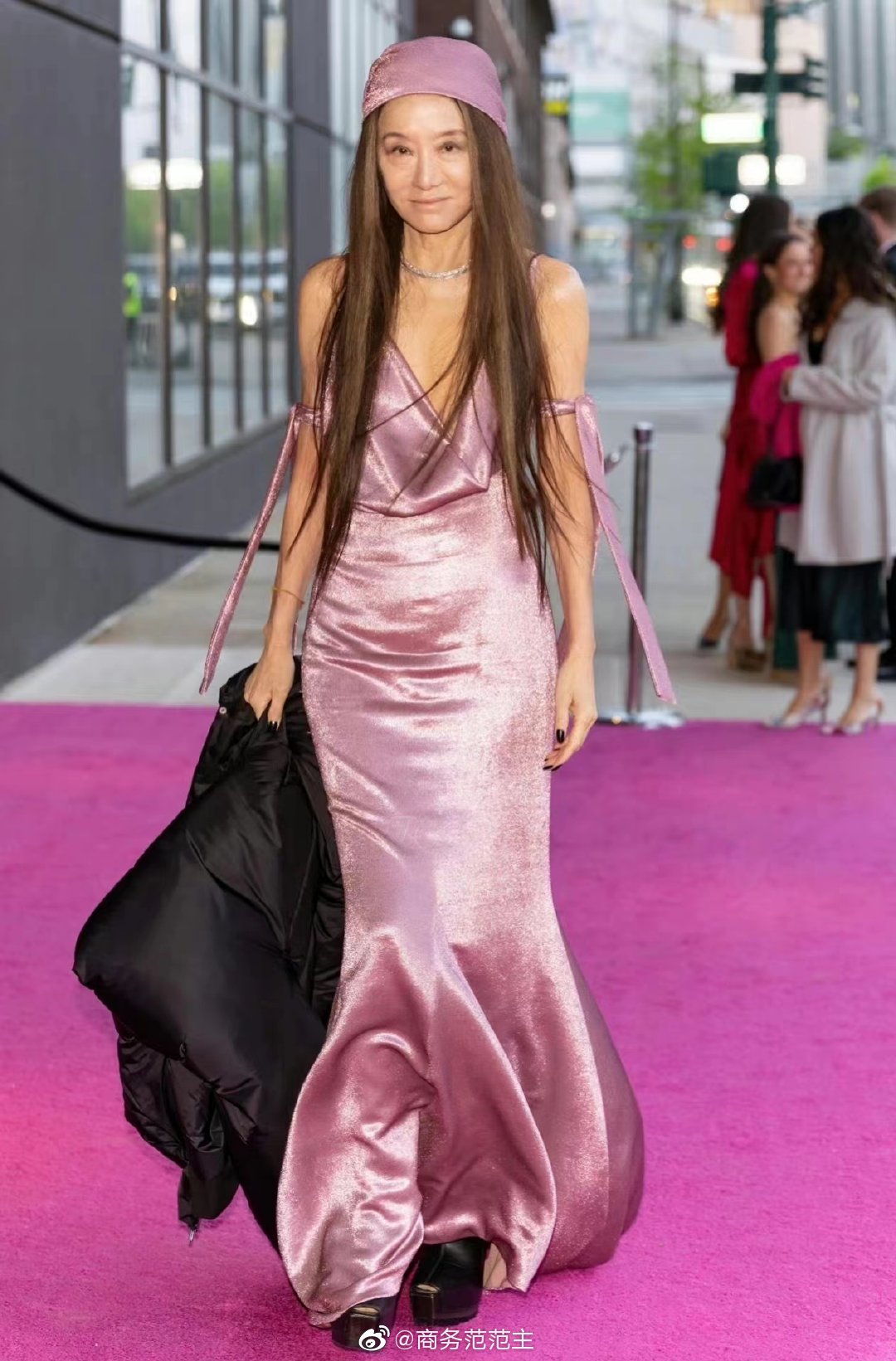 婚纱女王verawang王薇薇昨天参加了bcrf活动