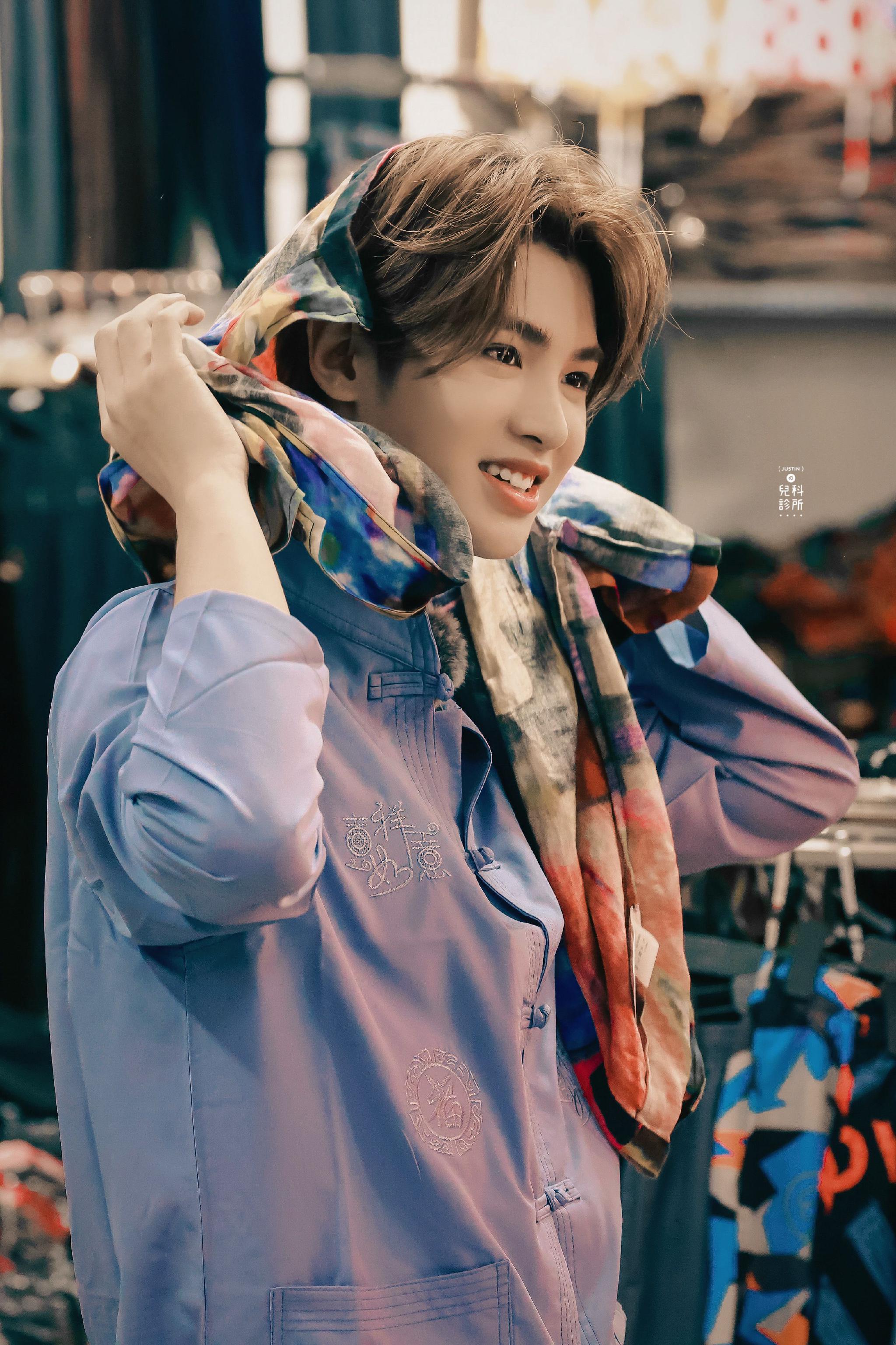 黄明昊全力以赴的行动派饭拍 不同风格同样帅气……|黄明昊|锦鲤|附体